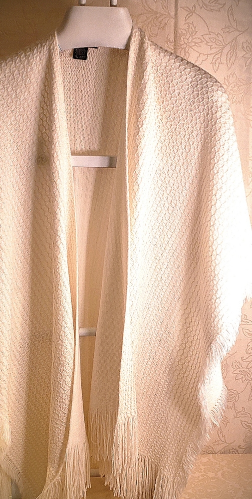 Gorgeous white shimmery cardigan/shawl  OS, new
